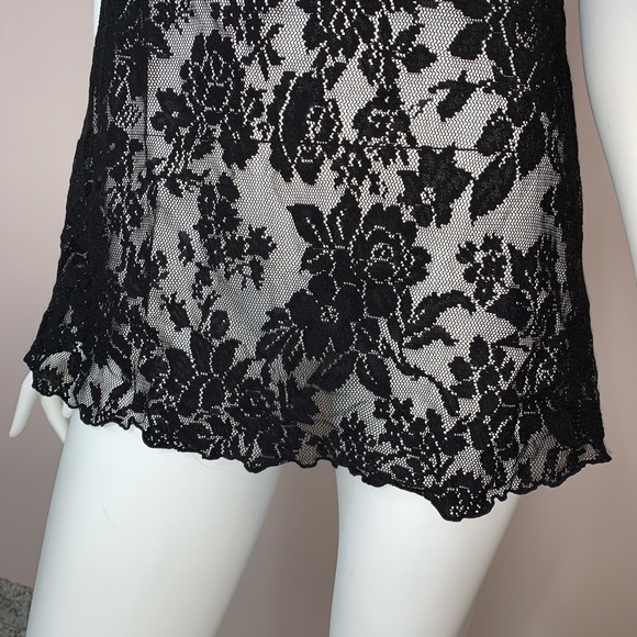 Leg Avenue see-through lace halter top shirt - Picture 3 of 4